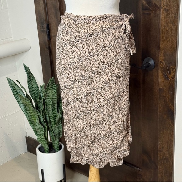 URBAN Romantics Tan Midi Wrap Skirt with Tie Front cheetah leopard print L Rayon - Picture 1 of 5